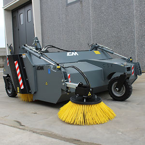 spazzatrice aspirante montata su camion