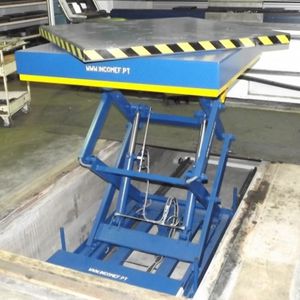 tavola elevatrice con tavole rotanti