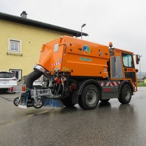 spazzatrice montata su veicolo