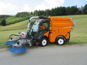 spazzatrice montata su veicolo