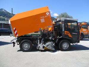 spazzatrice montata su veicolo