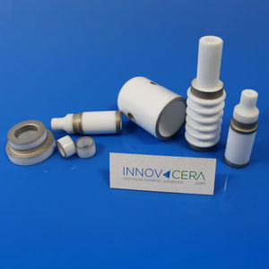 isolatore elettrico in ceramica