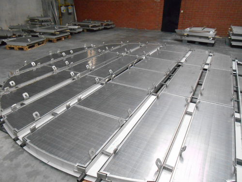 Vaglio con griglia metallica a sezione cuneiforme per l’industria petrolchimica - Reactor Internals  - Trislot n.v.