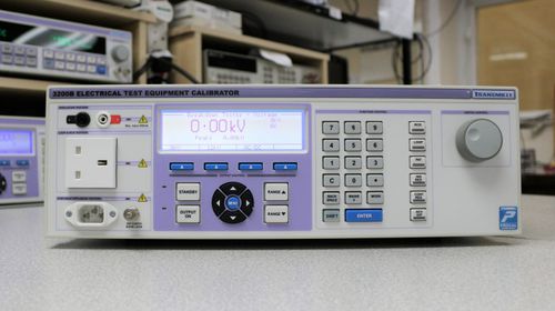 Calibratore multifunzione - 3200B series - TRANSMILLE - di circuito / per strumenti di misura elettrica / per tester d'isolamento