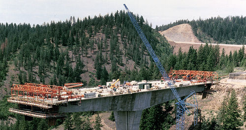 Gru cingolata - Lampson crane - con braccio impennabile / per cantiere / di sollevamento