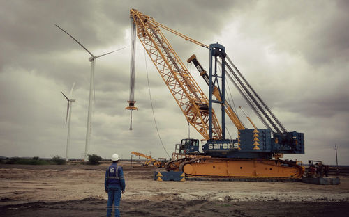 Gru tralicciata - Sarens Group - cingolata / per cantiere / di sollevamento