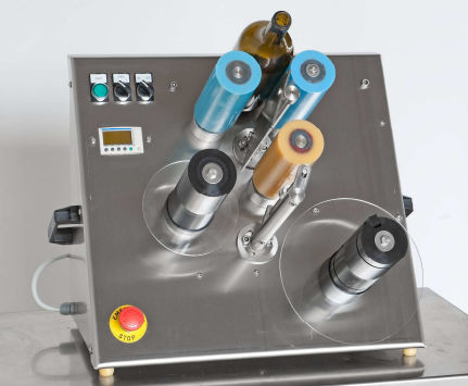 Etichettatrice semiautomatica - Rizzolio s.r.l - per bottiglie / per applicazione laterale / per l'industria agroalimentare