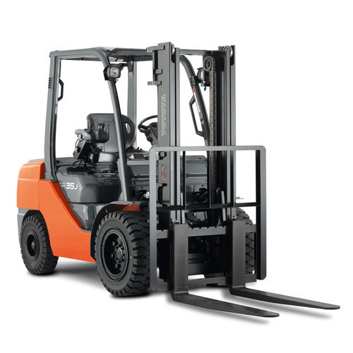 Carrello elevatore con motore diesel - Tonero HST - Toyota Industrial Equipment - a GPL / con conducente seduto / da trasporto