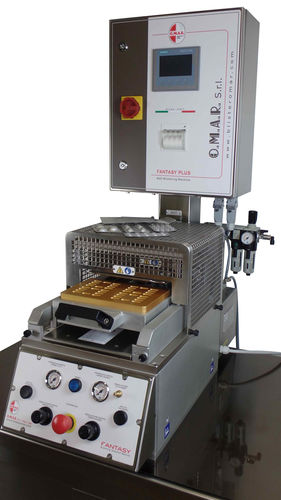 Macchina per imballaggio semiautomatica - FANTASY plus - O.M.A.R. Pharmaceutical Blister Solution - in blister / di bobina
