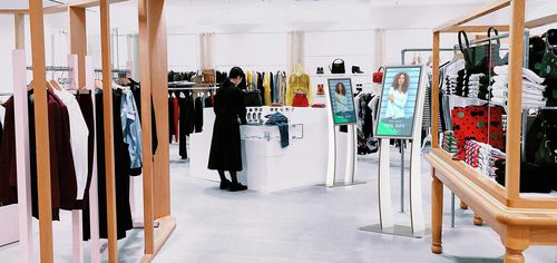 Terminale con touch screen - CURVE  INFOTERMINAL - Pyramid Computer GmbH - per chiosco / con lettore NFC / con lettore scrittore RFID e lettore