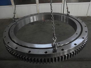 Ralla di orientamento a dentatura esterna - Universal Industrial Products, Inc. - a sfere / a corona singola / per lavori pubblici (gru, escavatori)