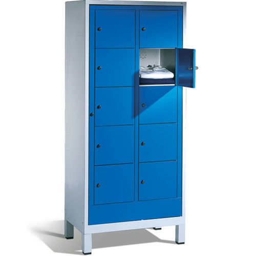 Armadio spogliatoio per applicazioni igieniche - Evolo S 3000 - C + P Möbelsysteme - rinforzato / ventilato