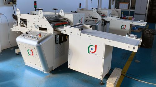 Macchina da taglio di manicotti termoretraibili - FADA ITALIA SRL - a lama rotativa / per materie plastiche / di film
