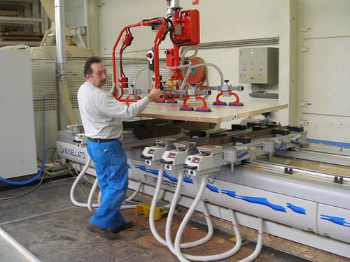 Manipolatore pneumatico - DALMEC - con presa a vuoto / per attrezzi / per legno