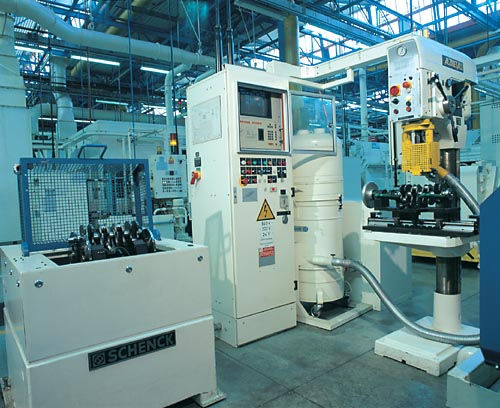 Macchina equilibratrice orizzontale - EBTK series - SCHENCK RoTec GmbH - dinamico / per alberi a gomito / automatico
