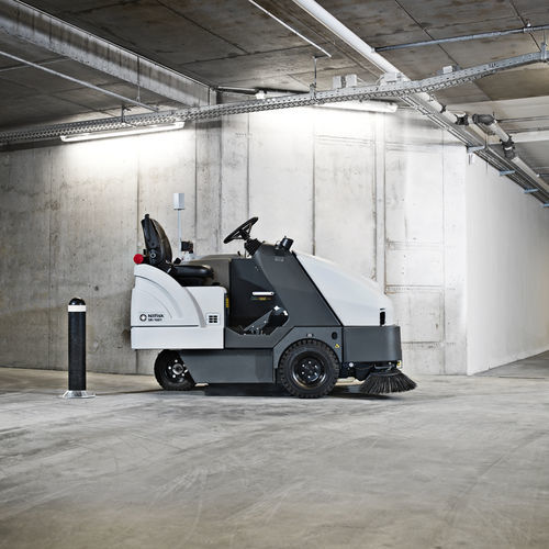 Spazzatrice uomo a bordo - SR 1601 series - Nilfisk - con motore idraulico / a batteria / da esterno