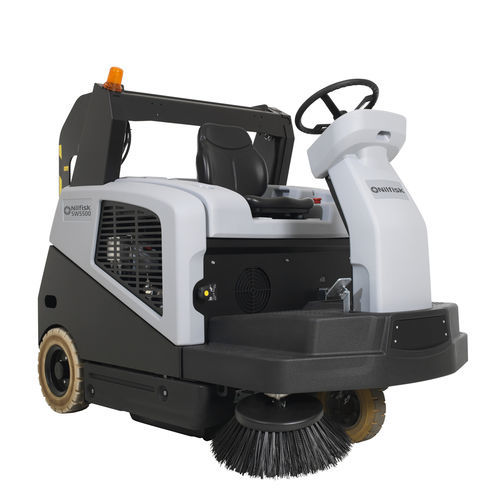 Spazzatrice uomo a bordo - SW5500 series - Nilfisk - a batteria / da esterno / da interno