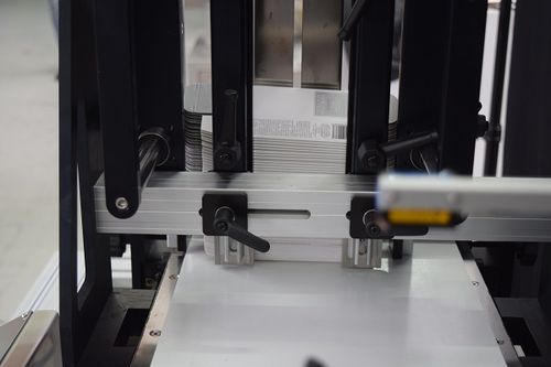 Sistema di alimentazione automatico - E-Packaging Srl - a tappeto / per macchine per imballaggio / per pacchetti