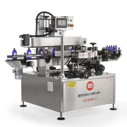 Macchina di etichettatura controllata da PLC - Saturno 2T Full - E-Packaging Srl - per bottiglie / per lattine / per applicazione laterale