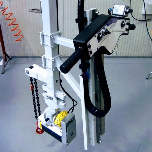 Manipolatore pneumatico - FAMATEC - con magnete di sollevamento / per movimentazione di componenti di automobili / per lamiera