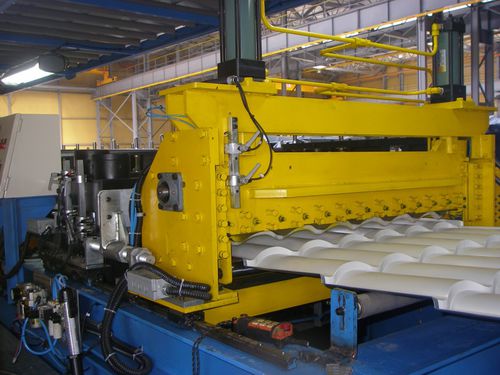 Profilatrice per profilati con parete sottile - KINDUS - per pannelli per copertura / controllata da PLC / con taglio