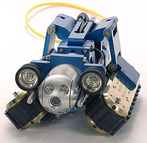 Robot di ispezione cingolato - Versatrax 150™ - Inuktun InCommand Robotics LLC - a tenuta stagna / con grande raggio d'azione / modulare