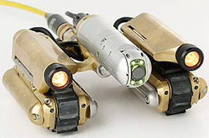 Robot di ispezione cingolato - Versatrax 100™ - Inuktun InCommand Robotics LLC - a tenuta stagna / in miniatura / compatto