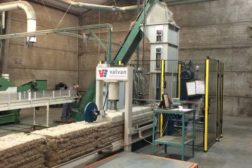 Pressa imballatrice per plastica - CS - Valvan Baling Systems NV - per tessili / per carta / orizzontale