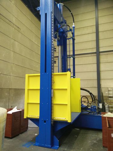 Macchina da taglio con ghigliottina - Valvan Baling Systems NV - per materie plastiche / di rulli / idraulica