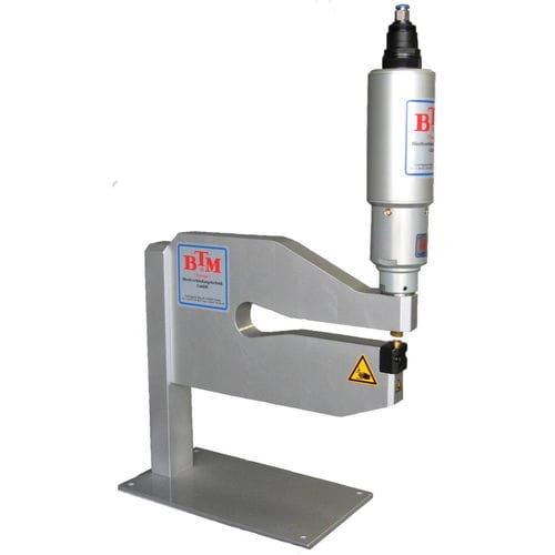 Pressa pneumatica - ULG - BTM Europe Blechverb. GmbH - di assemblaggio / a collo di cigno / da banco