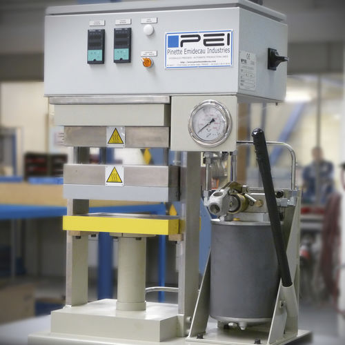 Pressa manuale - PINETTE EMIDECAU INDUSTRIES - idraulica / da laboratorio / a piatti riscaldati