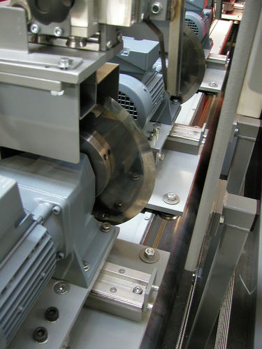 Macchina da taglio a lama rotativa - HANDSAEME MACHINERY - ad ultrasuoni / per tessuti / per moquette