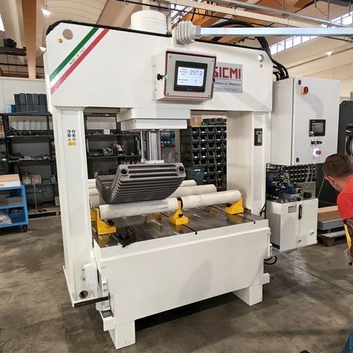 Pressa idraulica - PMM 150 MC - SICMI - di curvatura / a ponte / controllata da PLC