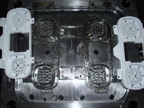 Stampaggio a iniezione plastica monomateriale - NingBo ChenTe electronics Technologies Co.,Ltd - multimateriale / termoplastica / ABS