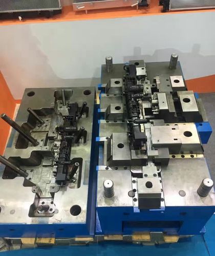 Stampo per iniezione plastica multi cavità - NingBo ChenTe electronics Technologies Co.,Ltd - a una cavità / a canali caldi / bicomponente