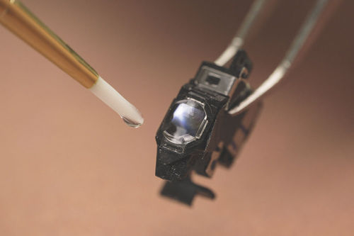 Colla a indurimento a LED - LED405Med - Master Bond - polimerica / per vetro / monocomponente