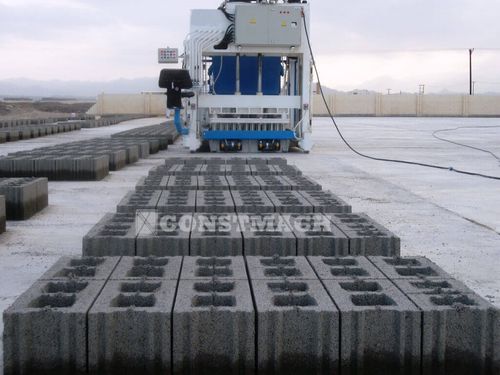 Blocchiera per manufatti in calcestruzzo - CONSTMACH Concrete Plants & Crushers - mobile