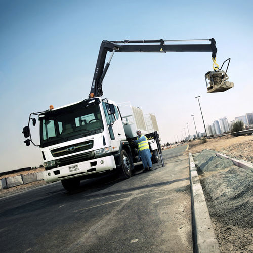 Gru montata su camion - X-CL 8 - Hiab - con braccio / pieghevole / per cantiere