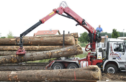 Gru forestale con braccio articolato - 2850S series - Hiab - su autotelaio