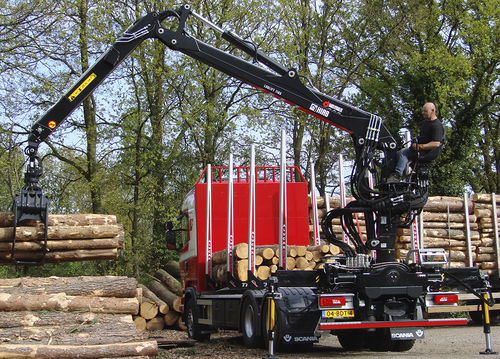 Gru forestale con braccio articolato - 118S series - Hiab - su autotelaio