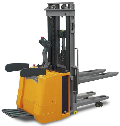 Accatastatore elettrico - 715 PBM - OMG S.p.A. - con piattaforma per conducente / per pallet