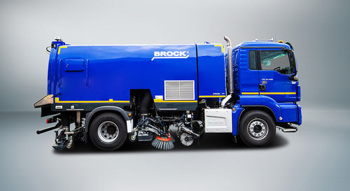 Spazzatrice su autotelaio - VS7  - BROCK Kehrtechnik GmbH - idraulica / per strade / per polveri
