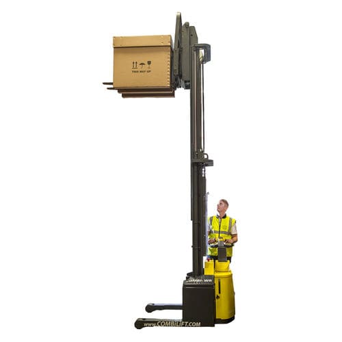 Carrello elevatore retrattile elettrico - Combi-WR - Aisle-Master - a guida a bordo / per movimentazione / per corsie molto strette
