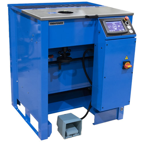 Pressa crimpatrice per dado - NC20 - Lillbacka Finn-Power - automatica / idraulica