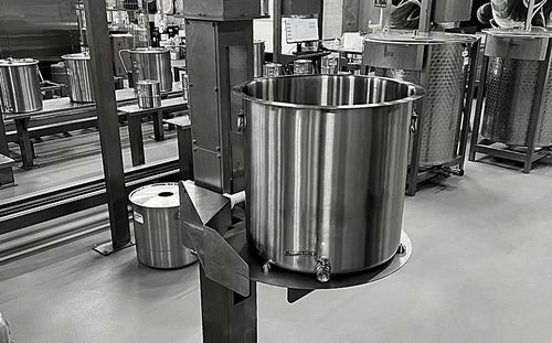 Montacarichi automatico - Roxane SAS - per l'industria agroalimentare / per pallet / per casse
