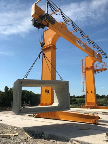 Gru a cavalletto su guida di scorrimento - BVS Cranes-BÜLBÜLOĞLU VİNÇ SAN. ve TİC. A.Ş. - per opere di ingegneria civile / monotrave
