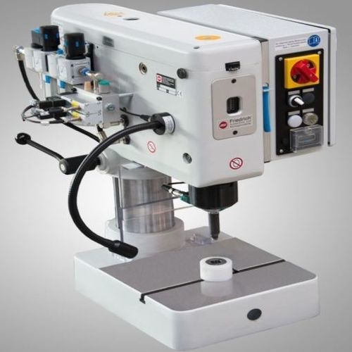 Ribaditrice pneumatica - N200 - D. Friedrich - con barriera di sicurezza