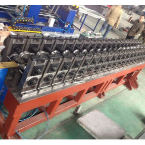 Linea di profilatura per guida di scorrimento - KCM Machinery Manufacturing - con trasportatore a rulli