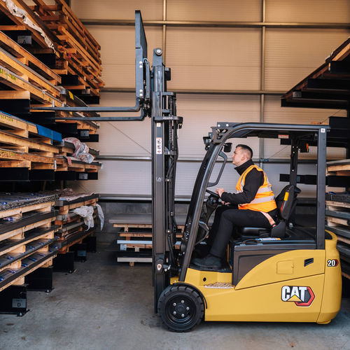 Carrello elevatore elettrico - EP16-20QT - Cat Lift Trucks - con conducente seduto / per interno / per uso esterno
