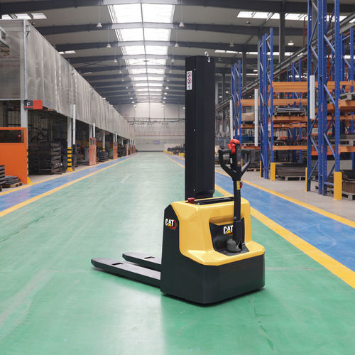 Accatastatore elettrico - NSP12Q2LM - Cat Lift Trucks - a batteria / a guida a bordo / 24 V